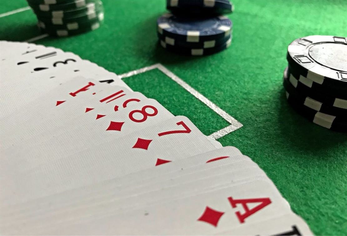 3 Tét 4 Tét Póker: Melyik Fogadási Stratégia a Legjobb?