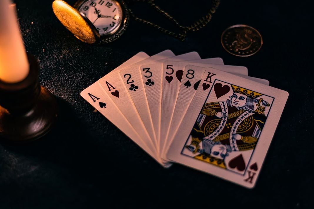 Póker szabályok: Kezdőknek és haladóknak